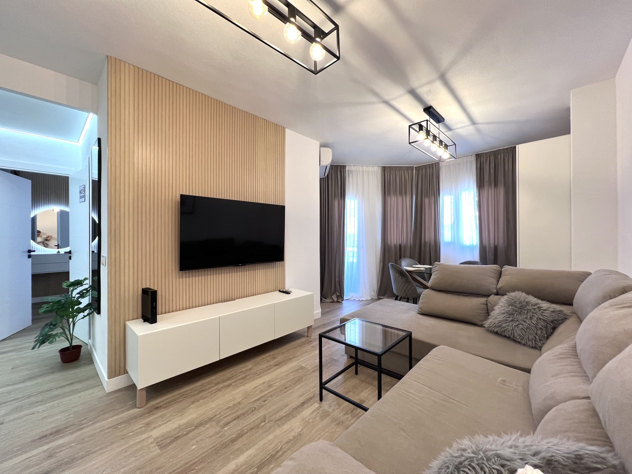 Апартаменты с 2 спальнями в районе Los Locos, 250 м до моря