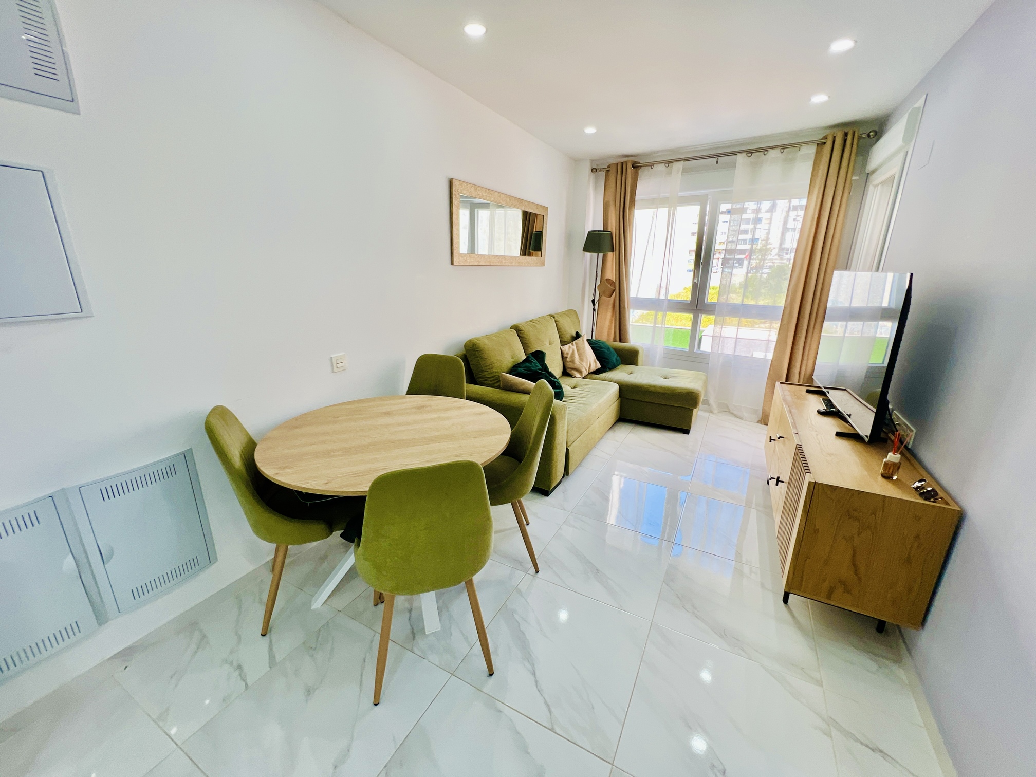 Новые 1-комнатные апартаменты возле Playa Del Cura REF. CAR-02